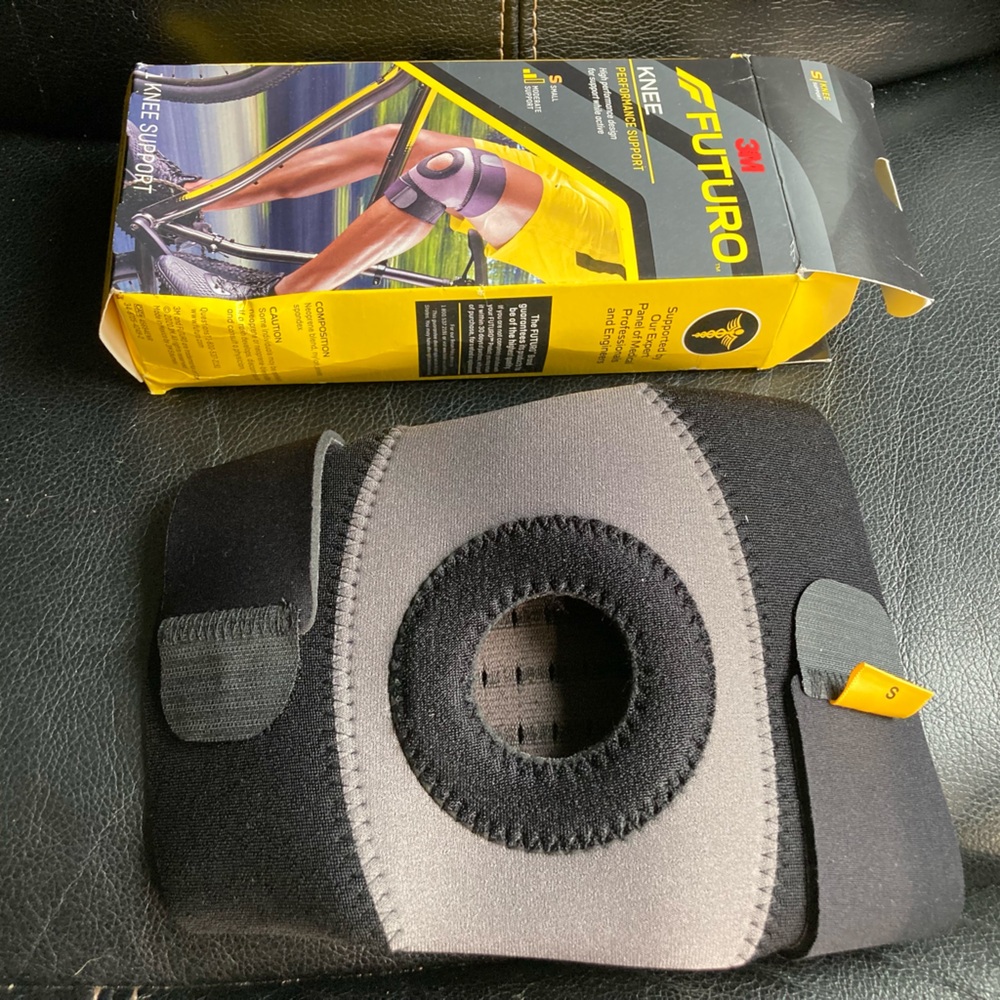 3M Futuro Knee Performance Support - Picture 6 of 8